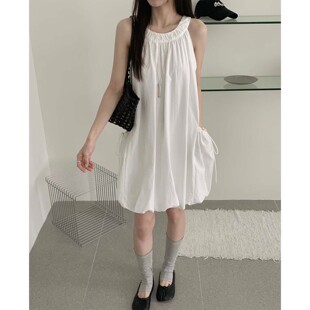 V.法式露肩挂脖花苞连衣裙女夏2026新款小个子温柔风气质无袖短裙