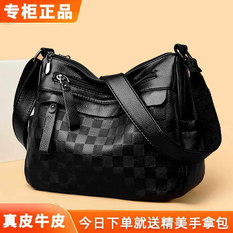 品牌正品中年女款妈妈包真皮斜挎包大容量老年单肩包女2024新款冬