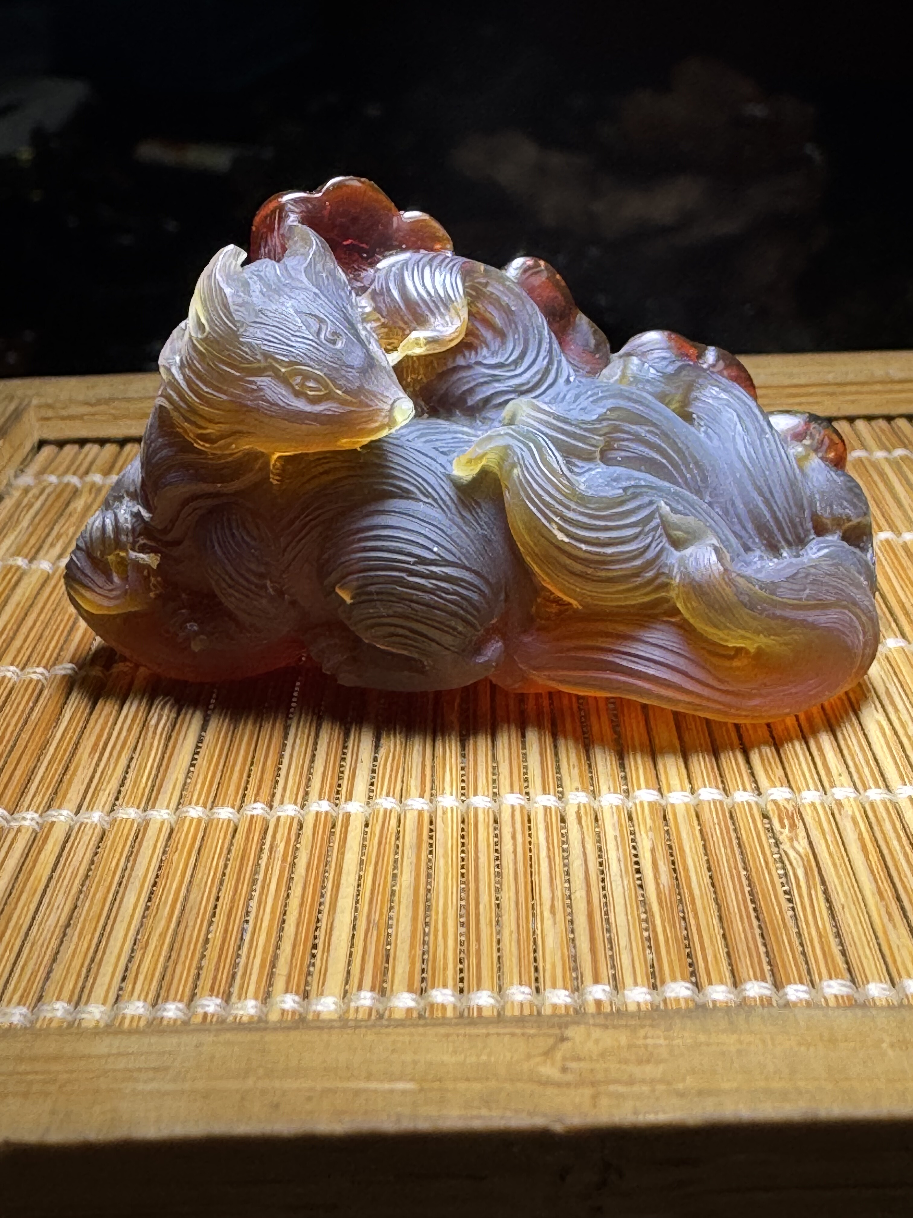 缅甸琥珀棕血九尾狐颈饰