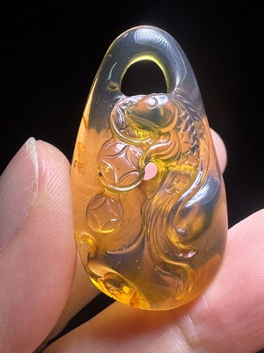缅甸琥珀金棕家有余钱吊坠