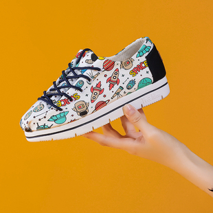 汤姆斯女鞋 女厚底休闲百搭松糕涂鸦布鞋 新款 手绘帆布鞋 春季 Tt&Mm