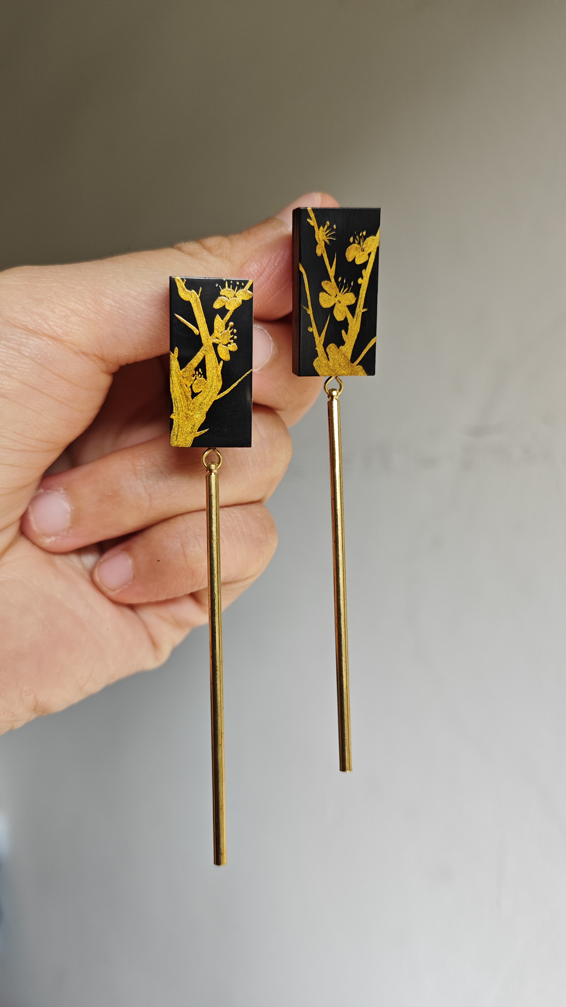颜大玖《梅》原创大漆描金手绘梅花新中式国风耳钉-手作木胎漆器