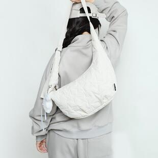 2024秋冬新款韩版羽绒绣花棉服包小众充棉包时尚潮流斜挎饺子包