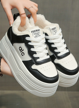 学院风女鞋2025爆款女小白鞋冬季加绒保暖防滑板鞋女休闲运动棉鞋
