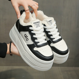 学院风女鞋2025爆款女小白鞋冬季加绒保暖防滑板鞋女休闲运动棉鞋