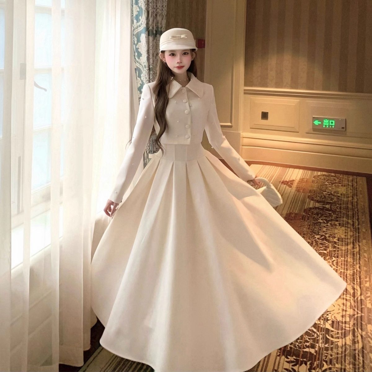 2025秋冬季新款多巴胺法式复古气质收腰珍珠白色毛呢套装短外套女