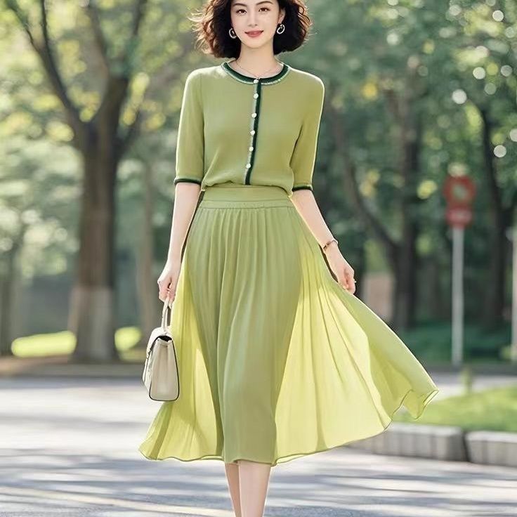 2025独特超好看夏季休闲女士大方得体穿搭减龄绿色短袖两件套装裙