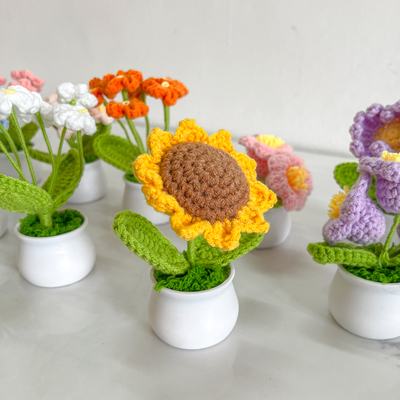 毛线向日葵小盆栽成品手工办公桌车内摆件钩针永生花满天星泡芙花