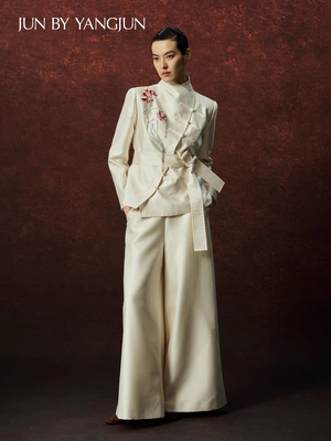 【官方授权】JUNYANG 羊脂玉白丝毛盘扣法绣外套斜襟收腰短外套