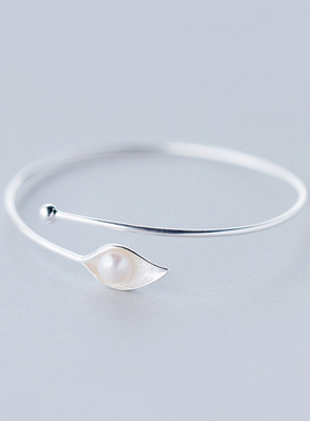 巨好看的银手镯女款2025新款高颜值叶子珍珠手环轻奢小众精致镯子