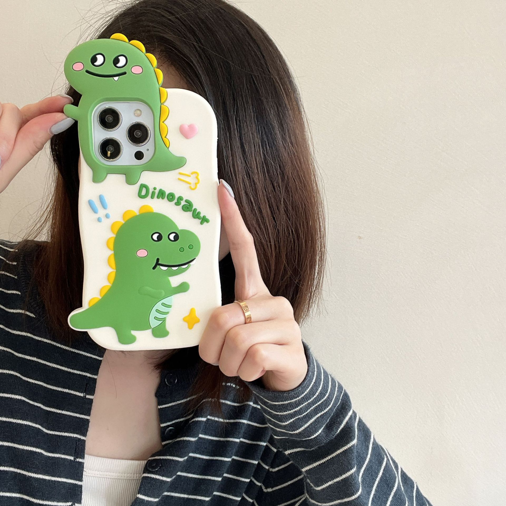 适用苹果15pro镜头恐龙手机壳iPhone 14/13/12卡通硅胶女可爱搞怪