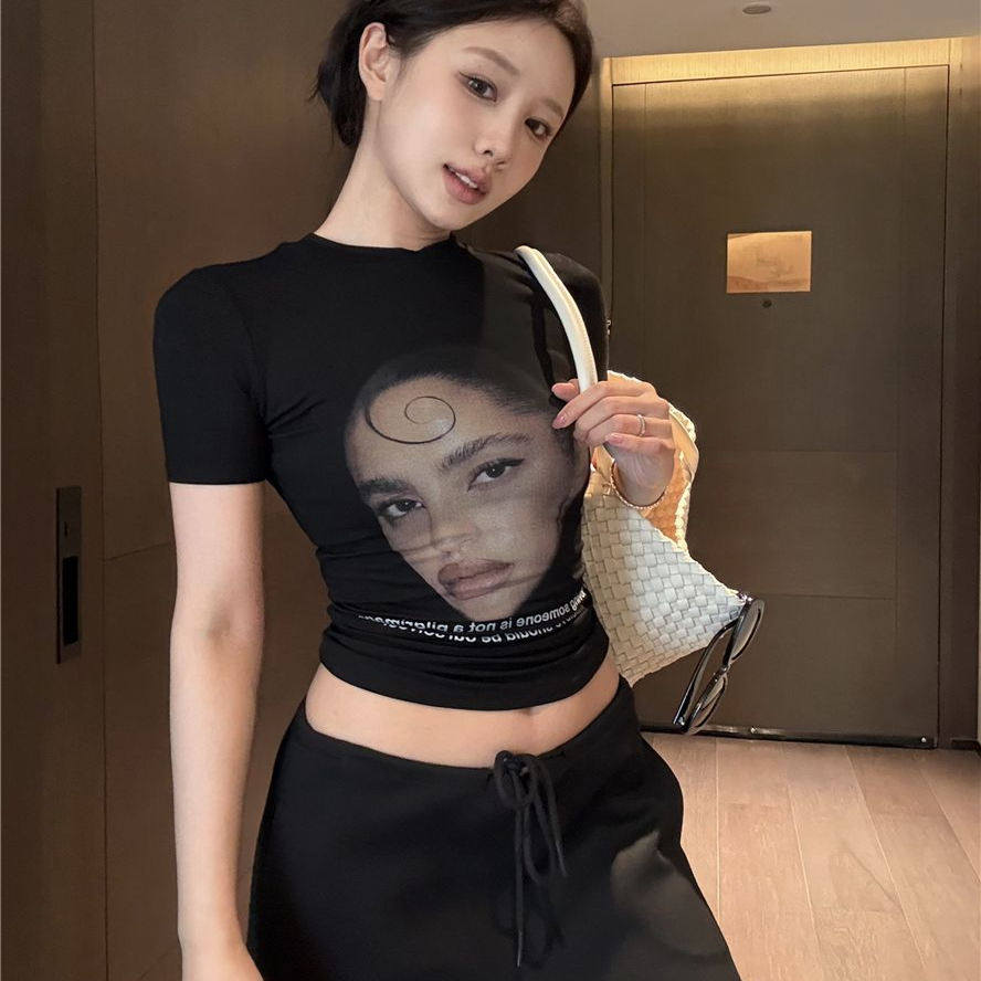 美式辣妹性感短款短袖T恤女夏季黑色印花别致独特绝美小上衣嘻哈