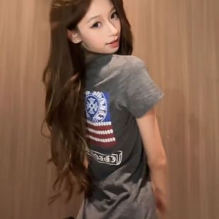 显瘦正肩上衣ins潮牌 美式 复古梵文印花V领短袖 T恤女2025夏季 修身