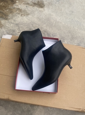 黑色真皮靴子女4cm小跟鞋猫跟马丁靴尖头细跟短靴女士春秋裸靴潮