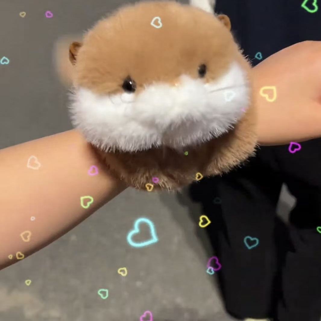 乐吉儿摇尾巴啪啪圈 卡皮巴拉毛绒公仔熊猫手环拉绳水獭解压玩偶