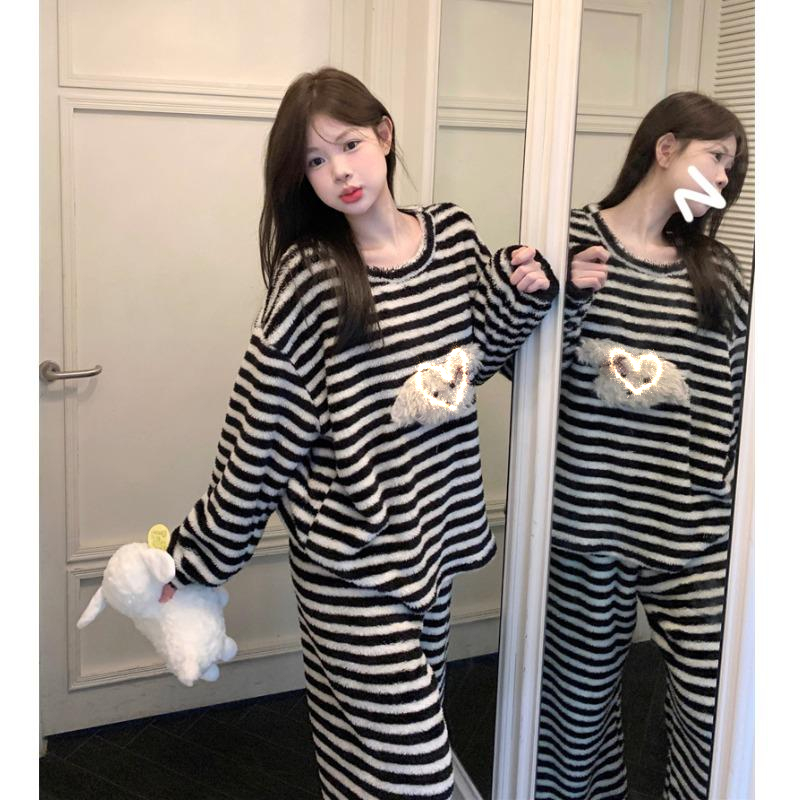 珊瑚绒加厚保暖小狗睡衣套装女