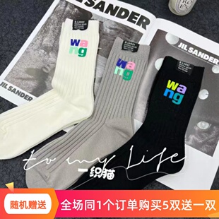 早春新款 竖条纹棉袜女外穿设计感运动中筒袜 软胶字母贴标个性