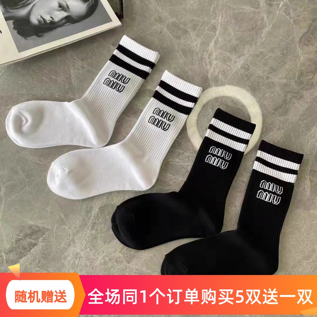 黑白条纹字母中筒袜男女个性网红