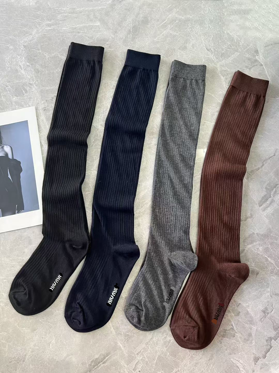 2025秀场款秋季新款韩版坑条纯色小腿袜女简约百搭膝盖堆堆袜洋气