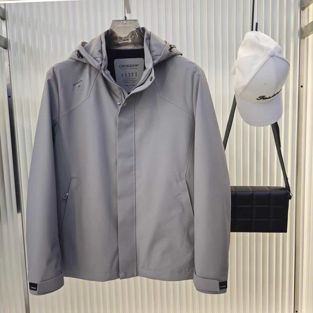 鹅绒服户外冲锋衣纯色宽松脱卸帽子羽绒衣鹅绒内胆中年保暖轻薄男