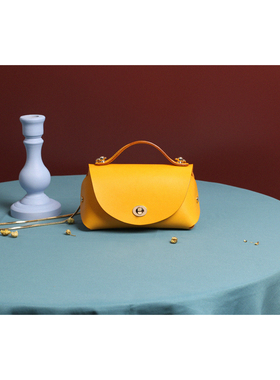 2021新款植鞣牛皮斜挎小包小众设计可爱百搭女包复古迷你手机包