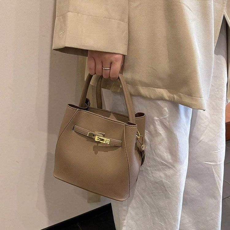 凯莉风戴妃水桶包包女2026新款高级通勤百搭时尚手提单肩斜挎包,箱包皮具/热销女包/男包,单肩包,淘宝优惠券,粉丝福利购,淘宝优惠卷
