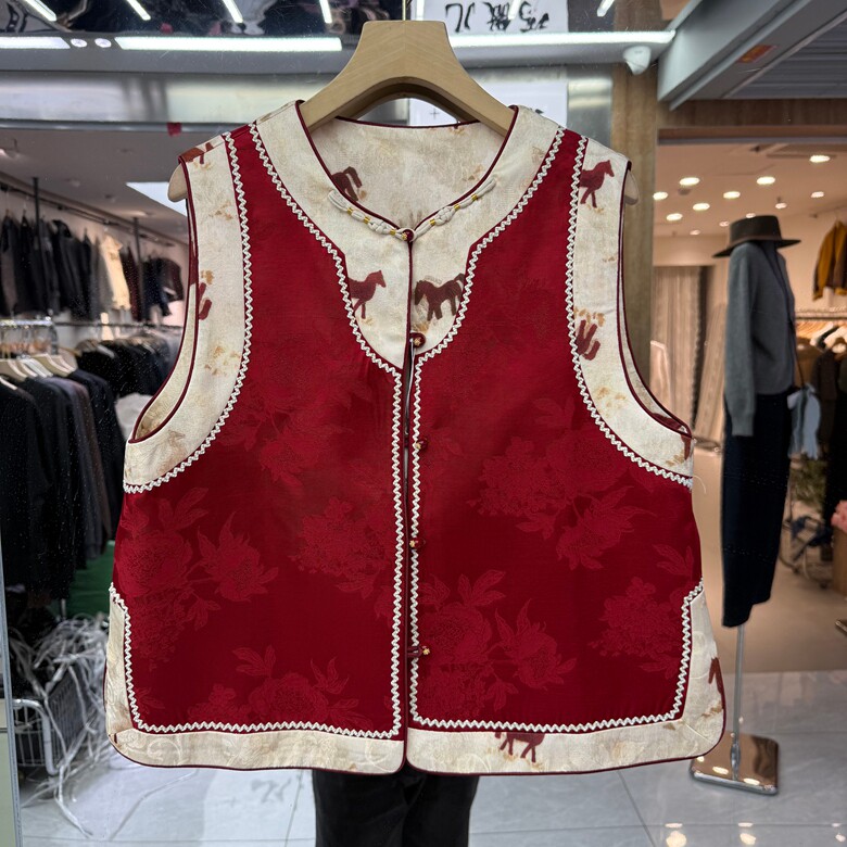 2026年春装新款新中式女装国风马夹背心钉珠纽扣缎面无袖坎肩减龄,女装/女士精品,马夹,淘宝优惠券,粉丝福利购,淘宝优惠卷