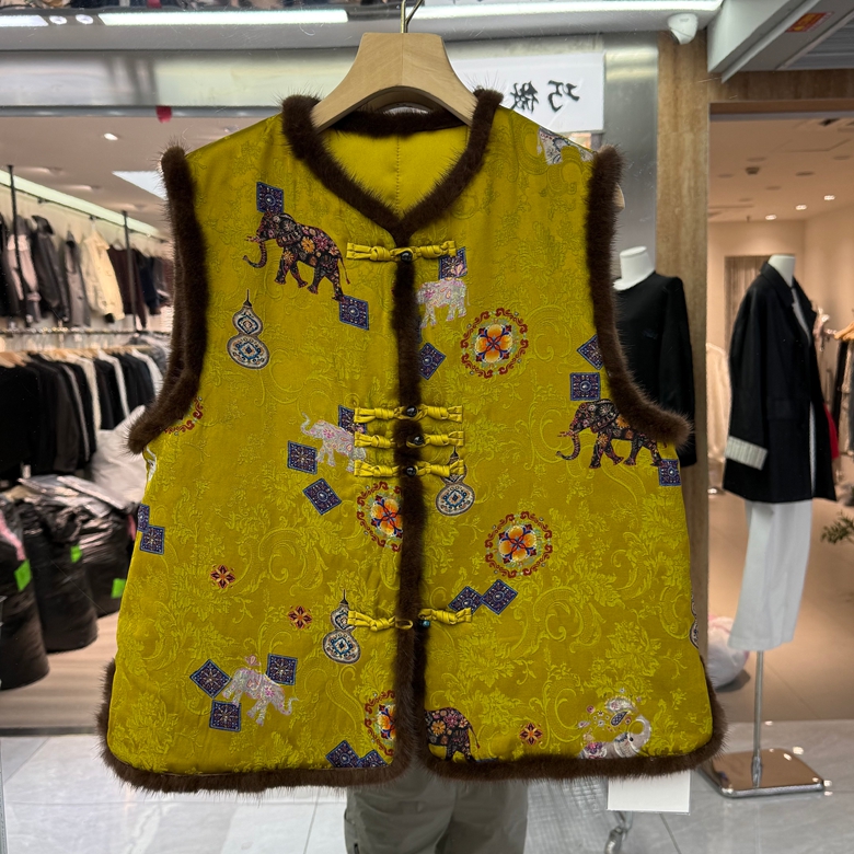 2025年秋冬新款时尚新中式夹棉马夹背心香云纱大象图案水貂毛装饰