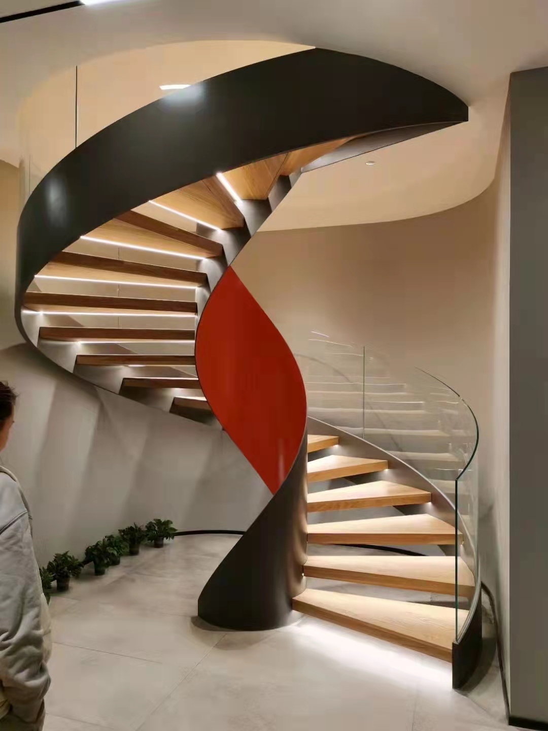 别墅复式整体室内外网红弧形钢板玻璃护栏钢结构旋转楼梯扶手定制