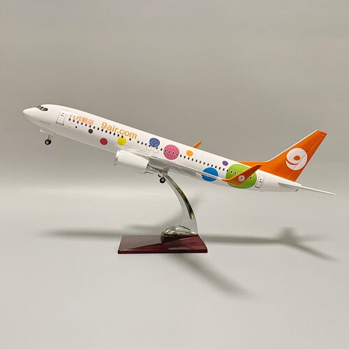 47cm带轮子带灯九元航空飞机模型