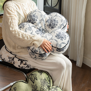 高颜值花卉纹抱枕坐垫牛奶绒复古防屁股痛多功能椅垫沙发靠垫枕靠