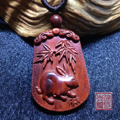印度小叶紫檀兔子吊坠 红木兔子木雕牌子 项链挂坠 檀木挂坠木兔