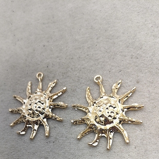 37满29元 太阳花项链坠2个 包邮