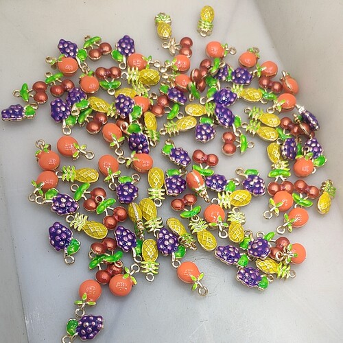 53满29元包邮  水果吊坠  双面滴釉的