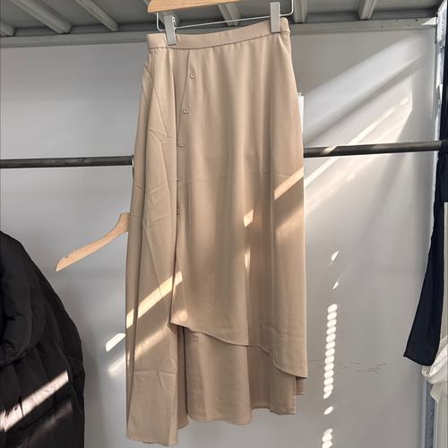 limue家腰围60/90，垂感好f码12100日元，大摆