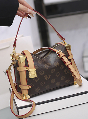 Clean Knock手提包箱子包女2026新款高级感柳钉包手机斜挎盒子包