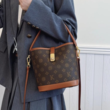 Clean Knоck水桶包2025新款女包小众大容量单肩斜挎包通勤手提包