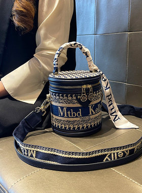 Clean Knоck包包女2026年爆款水桶包小众设计斜挎包高级感小拎包