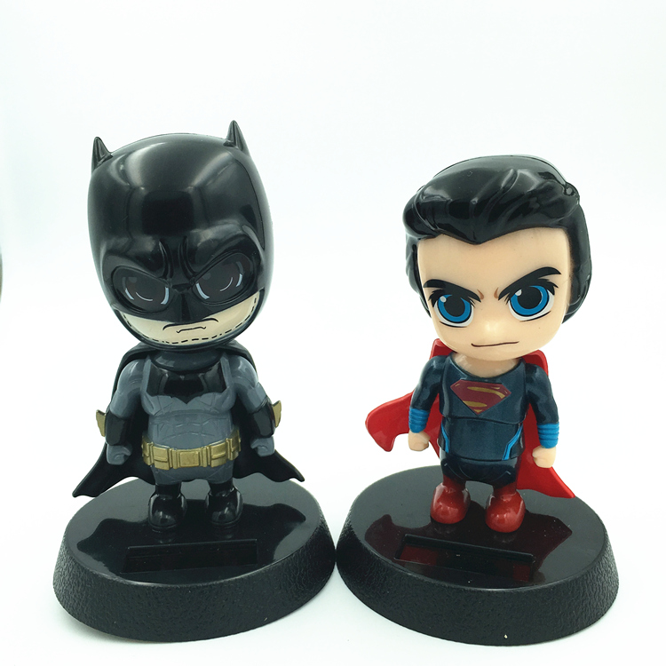 太阳能动漫蝙蝠摇头公仔汽车摆件