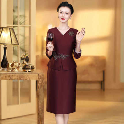 秋季新款年轻妈妈婚礼高端假两件连衣裙喜婆婆婚宴装高贵礼服紫红
