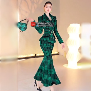 冬季小众格纹毛呢套装裙2025新款假两件外套高腰鱼尾长裙两件套