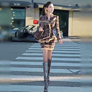 精致裙摆显瘦高腰包臀短裙两件套 裙2025时尚 冬季 加厚毛呢格纹套装