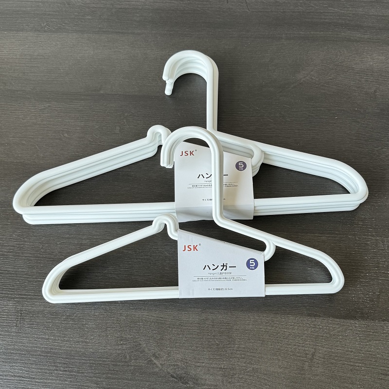 出口日本塑料衣架家用成人无痕护领晾衣服挂晒衣撑子防肩角滑护肩