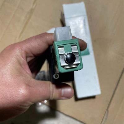 两位三通电磁阀SC8551A005MS24DCF需询价