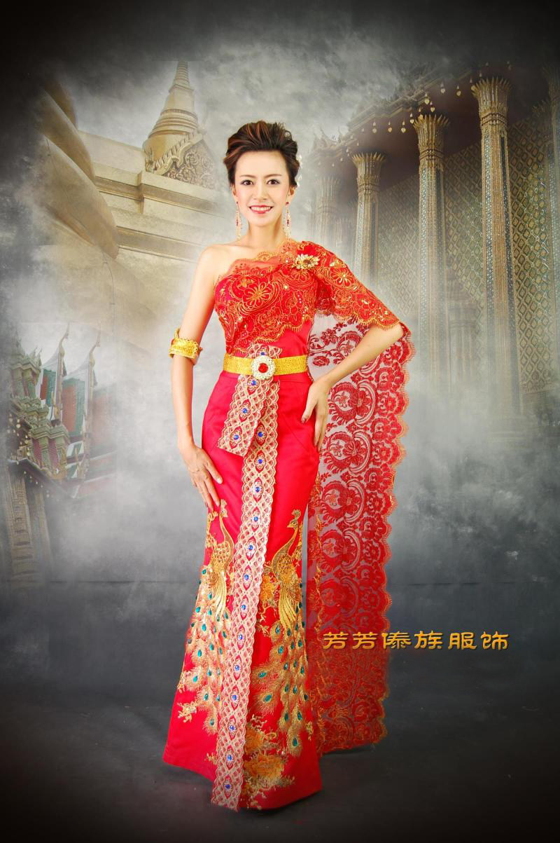 【傣王妃】傣族新娘装婚纱大红色单肩披巾绣孔雀影楼拍照写真结婚