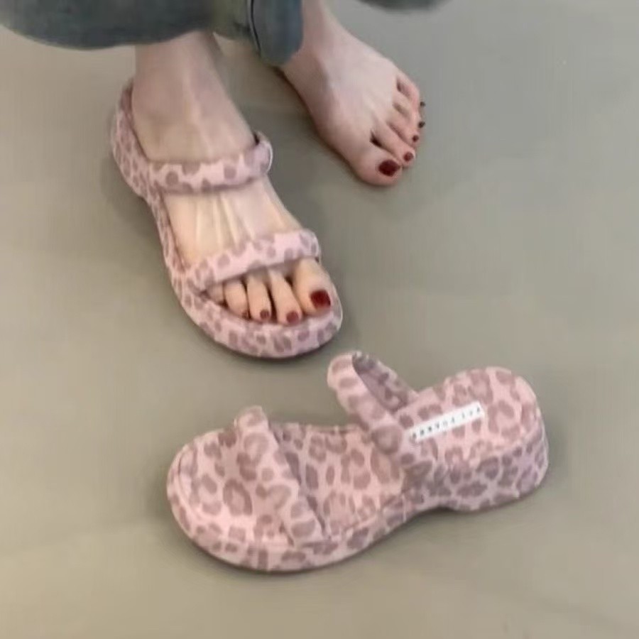 拖鞋2025年夏季新款银色圆头一字带松糕厚底沙滩凉鞋坡跟百搭凉拖