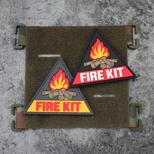 三角形塑胶臂章FIRE KIT篝火灯户外露营徽章营地PVC士气章魔术贴