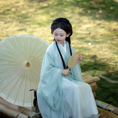 问童年女童魏晋风大袖衫写真