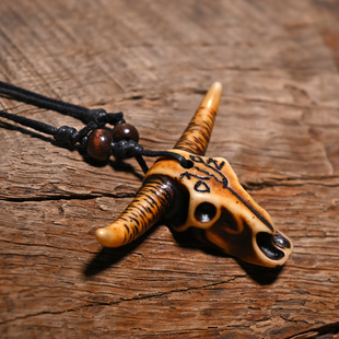 复古树脂牛头项链少数棕色佤族吊坠少数民族旅游景区10元店饰品