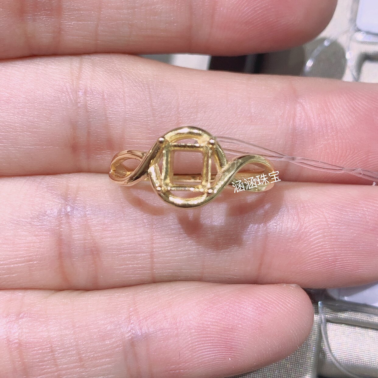 s925银饰品戒指空托电镀黄金色 方形5*5mm代镶海蓝宝 芬达糖塔图片
